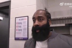 學長狄龍現(xiàn)場觀戰(zhàn)！林葳今日8分鐘1投0中得2分2板2助集錦~