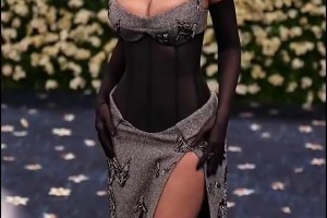 凱莉·詹娜這身材姿色怎么沒找個NBA男友？不比姐姐差啊??