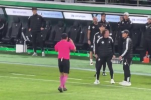 這是誰(shuí)的青春？03/04賽季曼聯(lián)的訓(xùn)練片段！年輕的C羅！