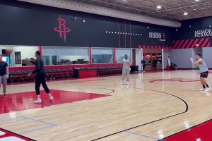 今天很炸！??！謝潑德訓(xùn)練都是三分線外一步練投籃??！