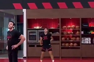 毫不手軟！姚明國(guó)際賽場(chǎng)集錦！我們?cè)?jīng)也擁有超級(jí)巨星！