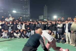 笑死！徐靜雨此前與身材炸裂的女主播連線(xiàn)，眼神都迷離了??