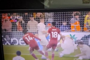 用下體擋射門！森林球員這次防守什么水平？??