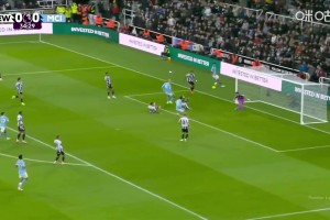 忘帶射門靴？謝爾基橫敲中路，福登推射擦柱而出