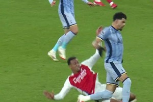 受傷缺席！看看加布里埃爾北倫敦德比這次高難度解圍??