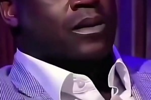 嚯！主持人問奧胖??有多長，奧胖竟直接用鞋子比劃??