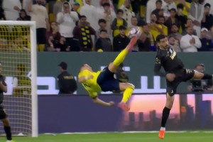 觀賞性十足！C羅舒展倒鉤破門，40歲依舊能飛啊~