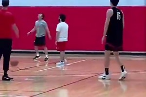 苦練終有成效！楊瀚森此前跟著斯普利特訓(xùn)練：定點(diǎn)三分12中11