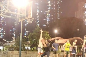 徐靜雨：當(dāng)年和宇宙勇大戰(zhàn)的巔峰哈登，個人實力比詹姆斯還強！