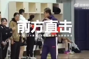 也是老將了！郭艾倫參加CBA體測，負重臥推時感覺很吃力呀！