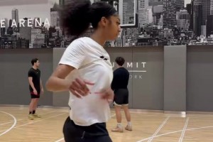 訓練中神準啊??WNBA球星安吉爾·里斯休賽期猛練三分遠投~