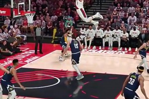 這操作有點(diǎn)離譜了??網(wǎng)友2K模擬楊瀚森各種逆天暴扣打爆約基奇