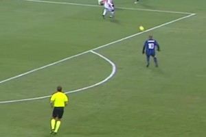 腳頭是真硬??！國米官推曬當年斯內(nèi)德原地擺腿射出飛火流星