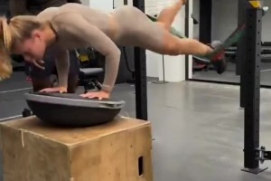 這訓(xùn)練強(qiáng)度拉滿(mǎn)！來(lái)看看海牙女足球員的變態(tài)訓(xùn)練