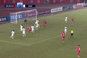 方昊解圍踢中對手反彈入網(wǎng)，國安1-1被河內(nèi)公安扳平