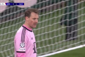 諾伊爾出擊失誤送超級(jí)空門！馬丁內(nèi)利笑納大禮！槍手3-1領(lǐng)先拜仁