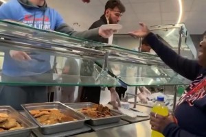 人文關(guān)懷！雷霆全隊(duì)近期齊上陣感恩節(jié)回饋社區(qū)！