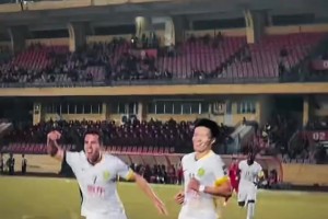 卡里烏斯附體??！現(xiàn)場視角再看河內(nèi)門將超巨失誤送林良銘得分