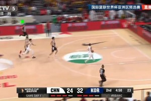 無語啊！這..職業(yè)球員？高詩巖逼搶反擊1打0空籃打鐵????