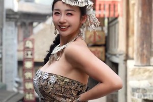 美不美？??張曼源曬自己苗族裝扮：是時(shí)候拿出我寶藏庫存了