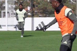 這射術(shù)是真不錯！維尼修斯：看好了，我只教這一次！