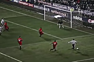 太優(yōu)雅了！紐卡名宿羅伯特經(jīng)典的雜耍式射門！