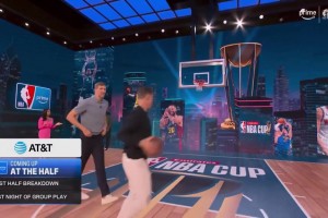 這幾位看著不太會打球啊??亞馬遜名宿解說團(tuán)投籃&上籃都打鐵