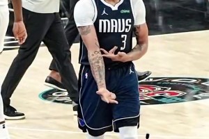 楊毅此前：濃眉要不是和詹姆斯一起拿了冠軍，進(jìn)入75大有點(diǎn)牽強(qiáng)