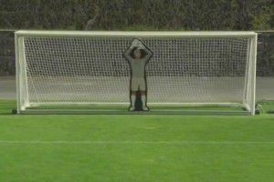 抓住漏洞擊敗！C羅挑戰(zhàn)機器人守門員