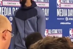 當(dāng)眾撒糖？名場(chǎng)面：濃眉明星賽不顧采訪，大聲表白詹姆斯！