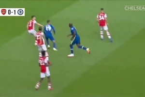 4年前盧卡庫打爆馬里，讓塔子決定重整后防線！??