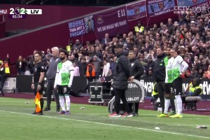 再次替補(bǔ)！薩拉赫上次英超替補(bǔ)是去年4月，當(dāng)時(shí)與克洛普發(fā)生爭(zhēng)執(zhí)