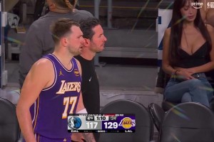 加雞腿啊！昨日獨行俠vs湖人，場邊一名豐滿女球迷被導播拍到??