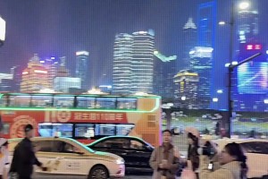 太出片了！當(dāng)182女門將身穿德國隊球衣出現(xiàn)在上海街頭