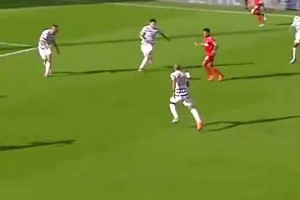 難道這就是傳承？名場面：巴洛特利踢飛空門，斯特林就在他的身后