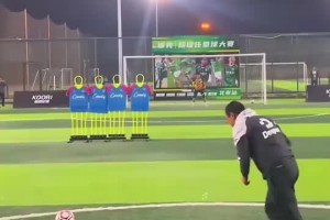 徐克漢姆名不虛傳！退役多年的徐亮，任意球水平依舊高超