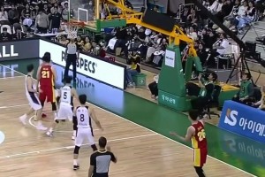 朱俊龍這球投得真大失水準，面前三米無人，結(jié)果投一三不沾！??