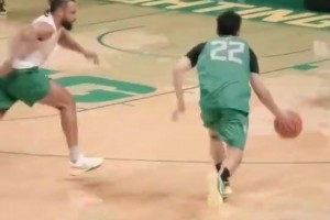 狄龍此前回俄勒岡大學(xué)，單防林葳，被林葳華麗變向直接過掉！