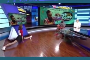 娜姐秀一字馬，哈登目瞪口呆！