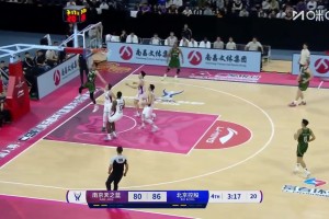 這彈速！郭昊文快攻中突然起飛隔人暴扣！