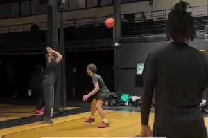 歷史級(jí)別的出手詭異度和速度！