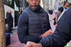 看著跟個普通人一樣的身材，咋這么牛筆啊！