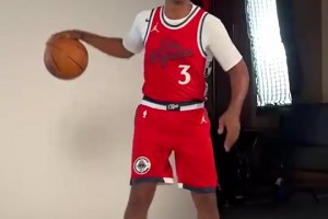 重返老東家時他真的很開心??保羅此前拍攝快船定妝照咧嘴大笑！