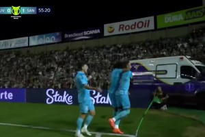 找回狀態(tài)！內(nèi)馬爾分邊策動+跟進(jìn)推射破門，桑托斯1-0領(lǐng)先