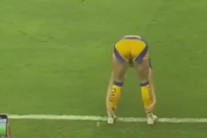 國外博主惡搞：這是范戴克式防守??