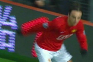 曼聯(lián)名場面??貝巴“錦湖回旋”助攻C羅破門