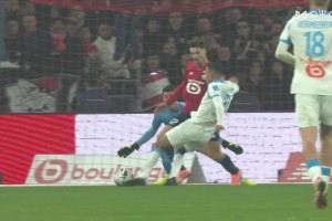 ??這球進(jìn)了就神了！格林伍德后場(chǎng)啟動(dòng)狂奔80米勁射被撲出！