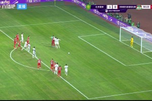 雙方險些爆發(fā)沖突??國安罰點(diǎn)球時，河南球員投訴擺放位置