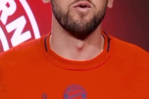 拜仁球員在美國職業(yè)足球大聯(lián)盟杯決賽前向托馬斯·穆勒表達了支持