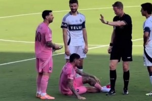 兩個(gè)老將了！實(shí)拍：決賽中梅西和穆勒的友好互動(dòng)！